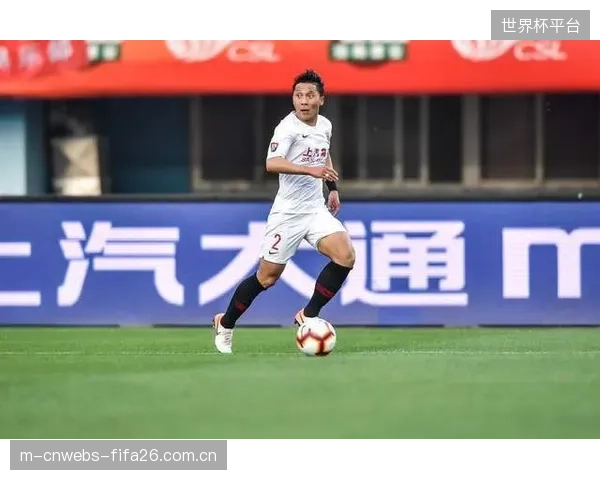深圳队边路传中效果显著，张卫的左路传中成为韦斯利门前得分的保障。